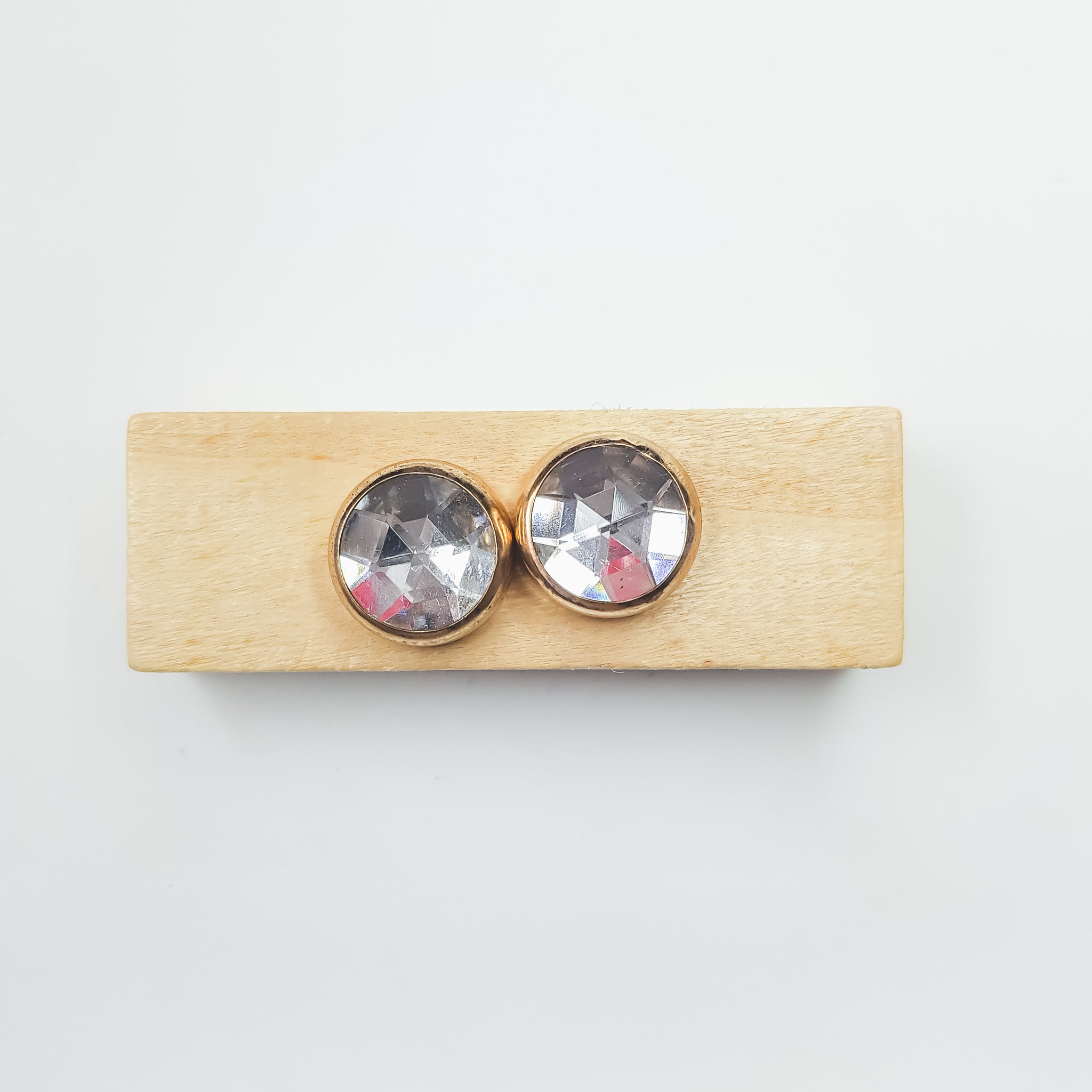 White Crystal (2s) Magnetic Brooch